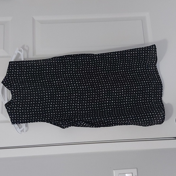 Vince Camuto 100 % polyester sleeveless blouse, black with white polka-dots - Picture 3 of 5